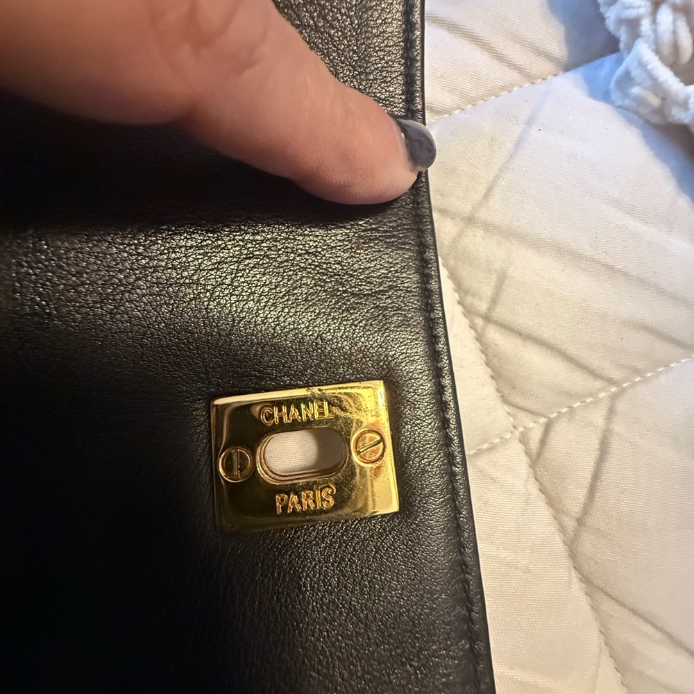 TODAY only !! $550 ON SALE!! Chanel Glossy Black Shoulder Bag . AUTHENTIC - Picture 5 of 9